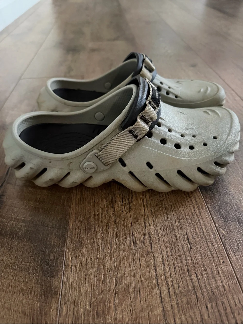 Mens echo crocs